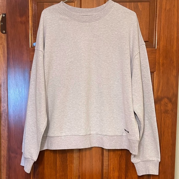 ESSENTIAL SWEATSHIRT - Picture 1 of 11